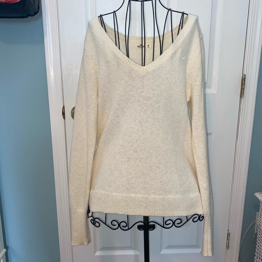 Hollister Cream Colored Sweater